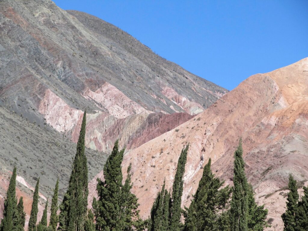 Purmamarca et ses montagnes colorées