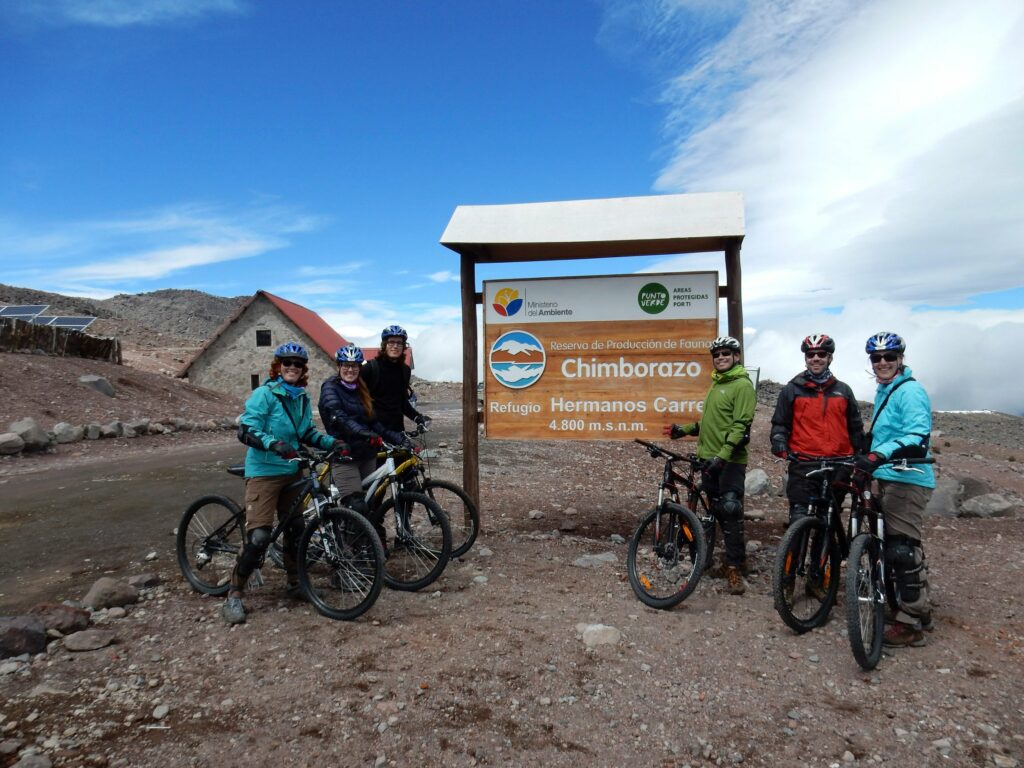 Descente du volcan Chimborazo à vélo. Départ à 4800m !