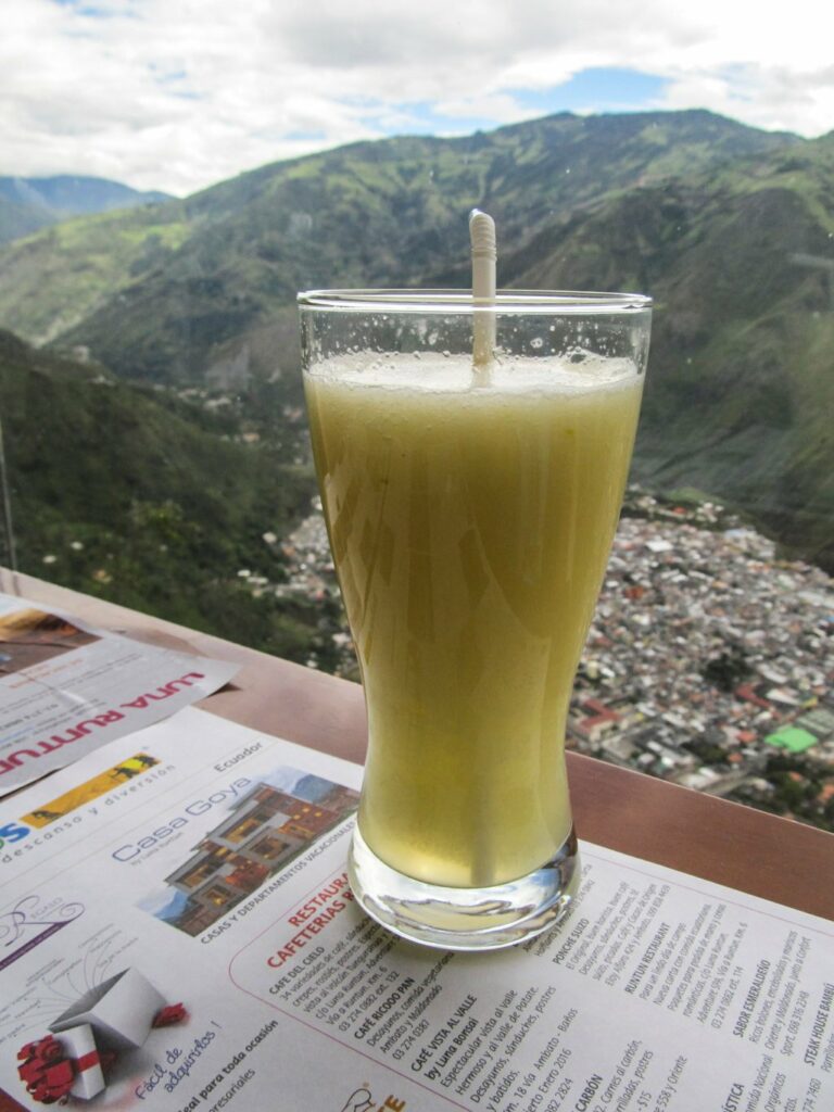 Baños: jus de babaco, un fruit local