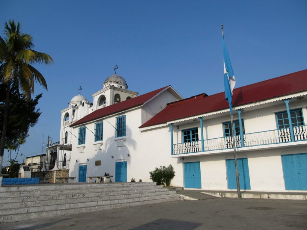 Flores, son Palais du Gouverneur et sa Cathédrale