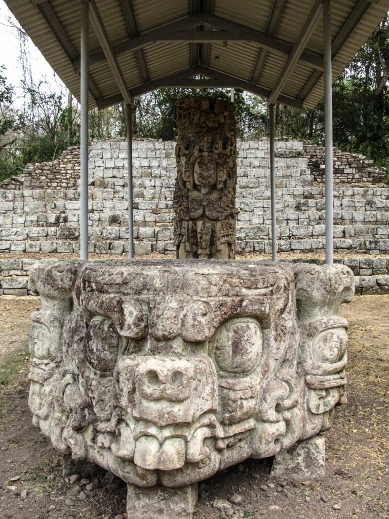 Copan Ruinas: la Plaza Principal et ses stèles