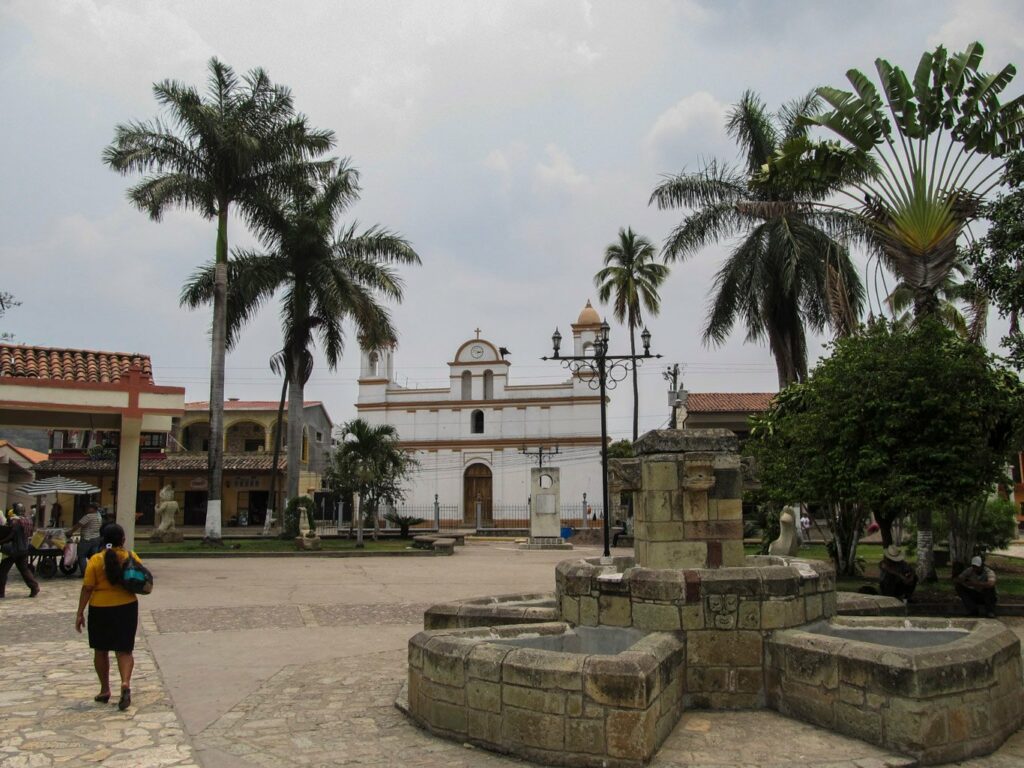 Copan: la Place de la Ville et sa cathédrale