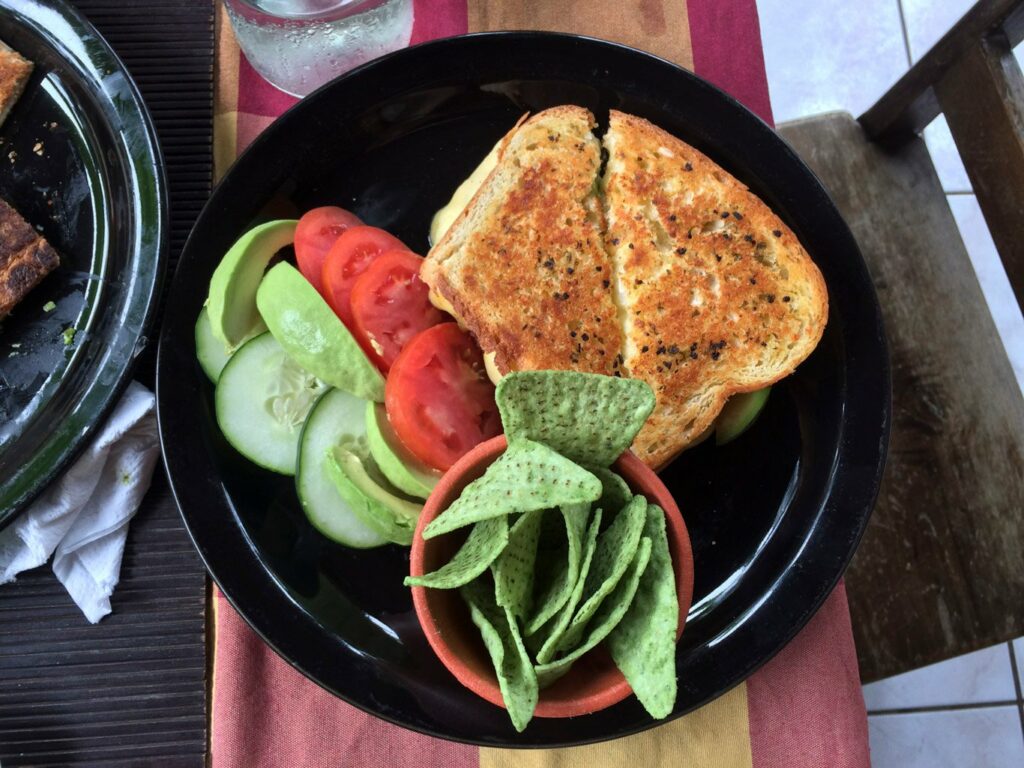 Copan: croque-monsieur à l'avocat, fromage et moutarde