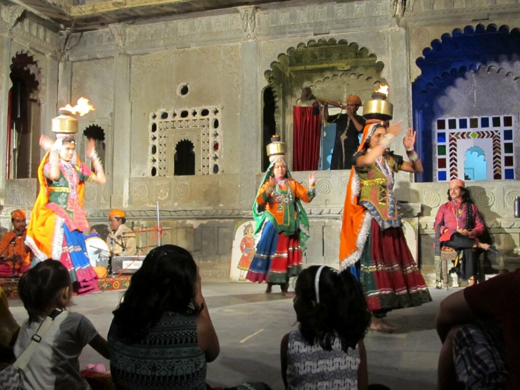 Udaipur: spectacle de danses traditionnelles et de marionnettes