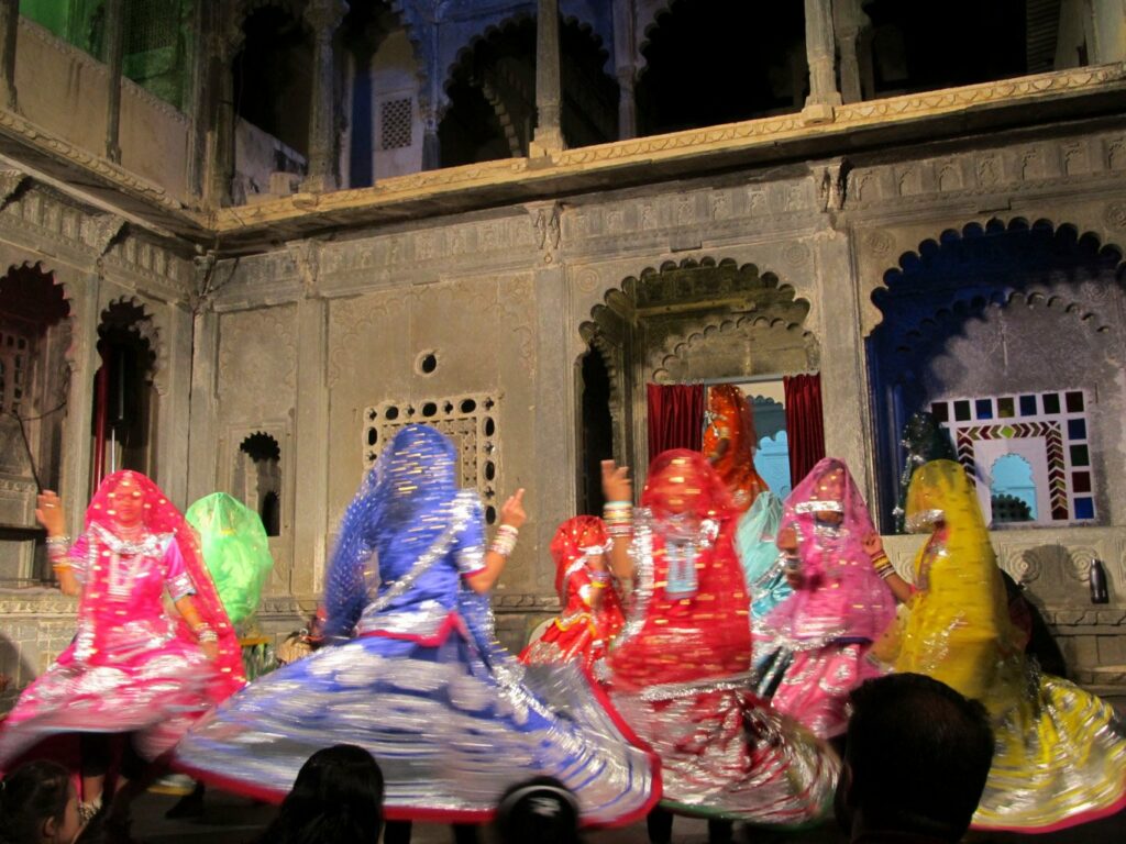 Udaipur: spectacle de danses traditionnelles et de marionnettes