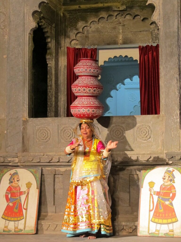 Udaipur: spectacle de danses traditionnelles et de marionnettes
