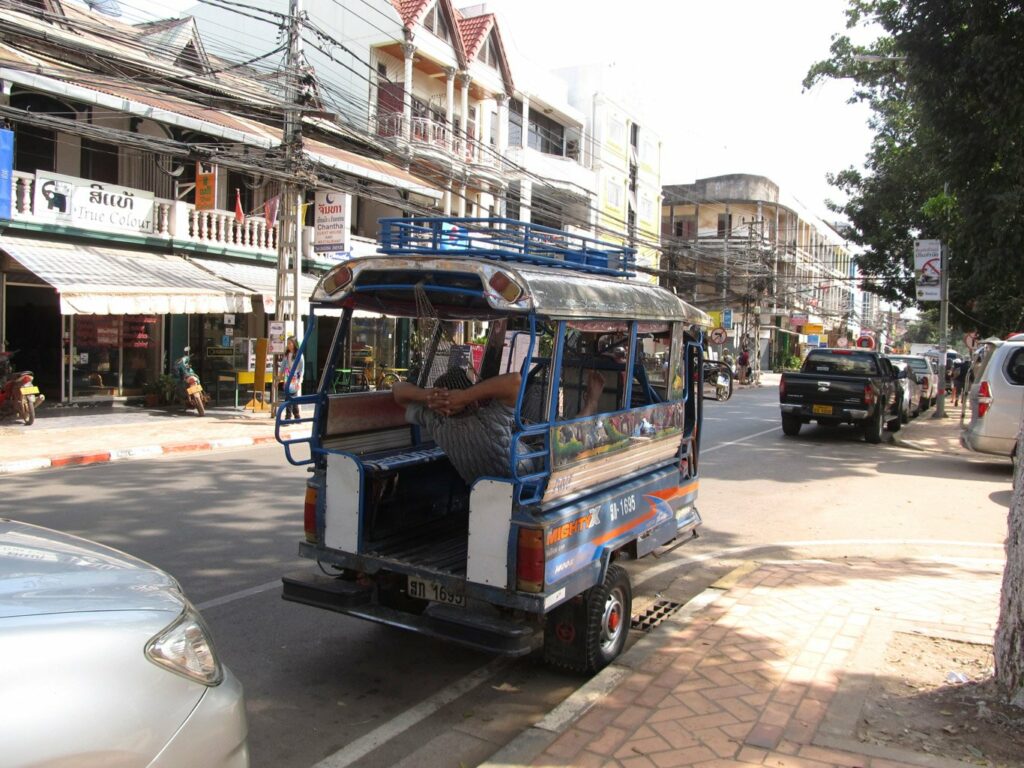 Vientiane: moi aussi j'installerais bien un hamac au bureau...