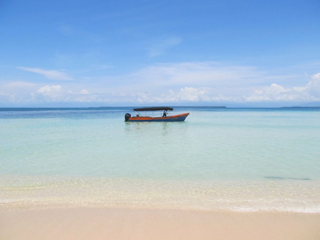 Cayo Zapatilla 2: notre bateau et notre chauffeur
