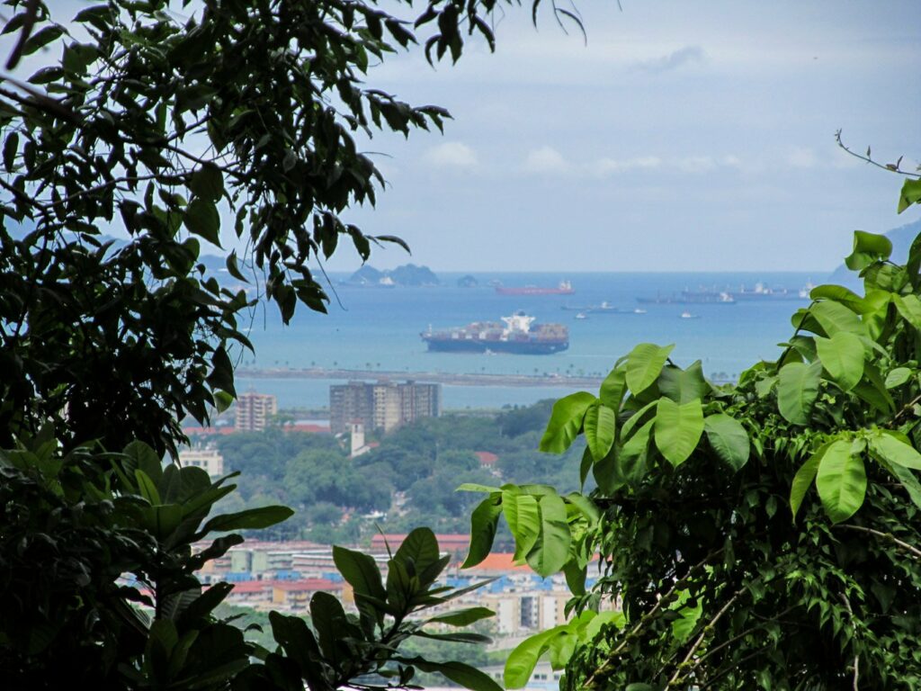 Panama City: joli porte-conteneurs !
