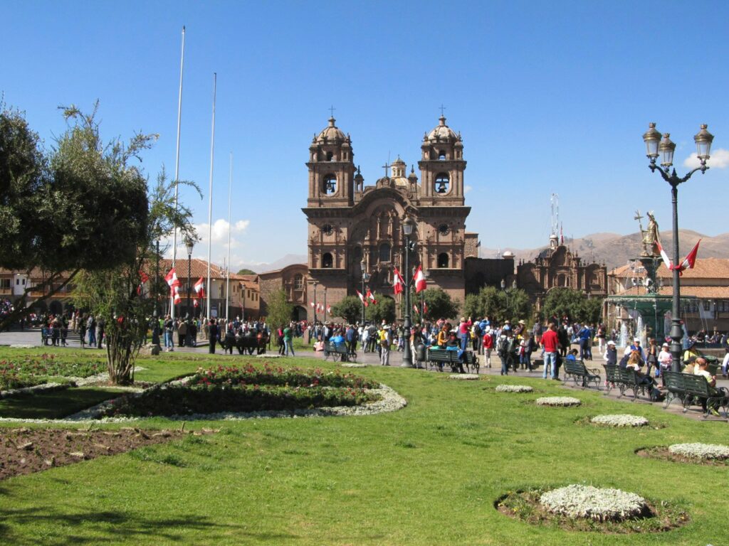 Cusco: la Plaza de Armas et la Iglesia de la Compañia