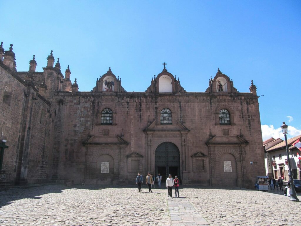 Cusco: la Plaza de Armas et la Iglesia del Triumfo