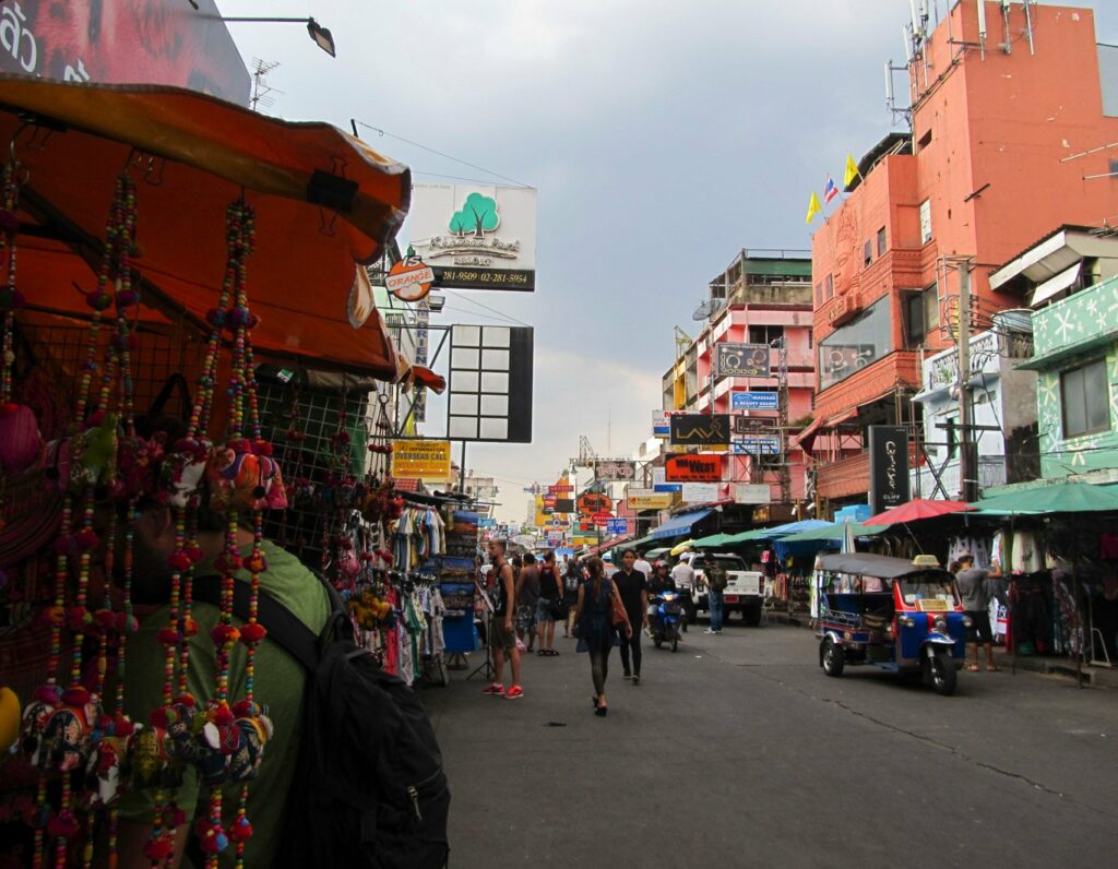 Bangkok: mais où est Mister J? A la recherche d'un petit protefeuille pas cher.
