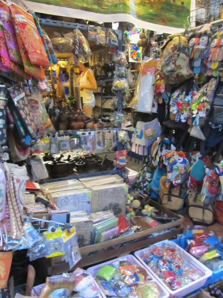 Bangkok: c'est ici que Mister J a enfin trouvé un portefeuille plus ou moins convenable.