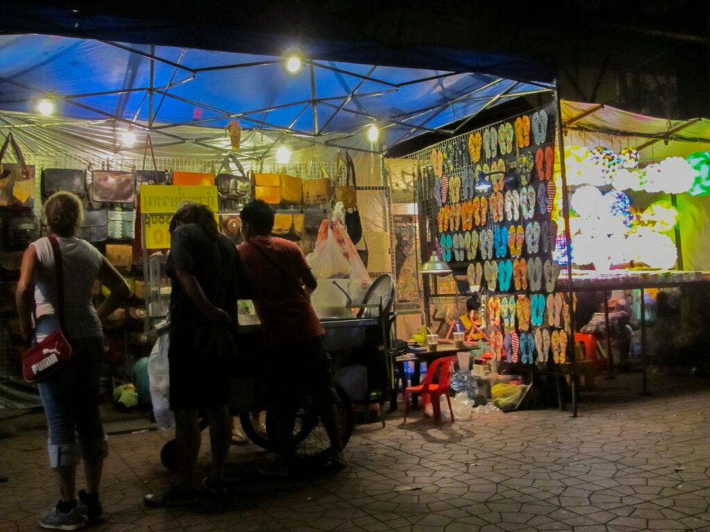 Bangkok: notre quartier by night
