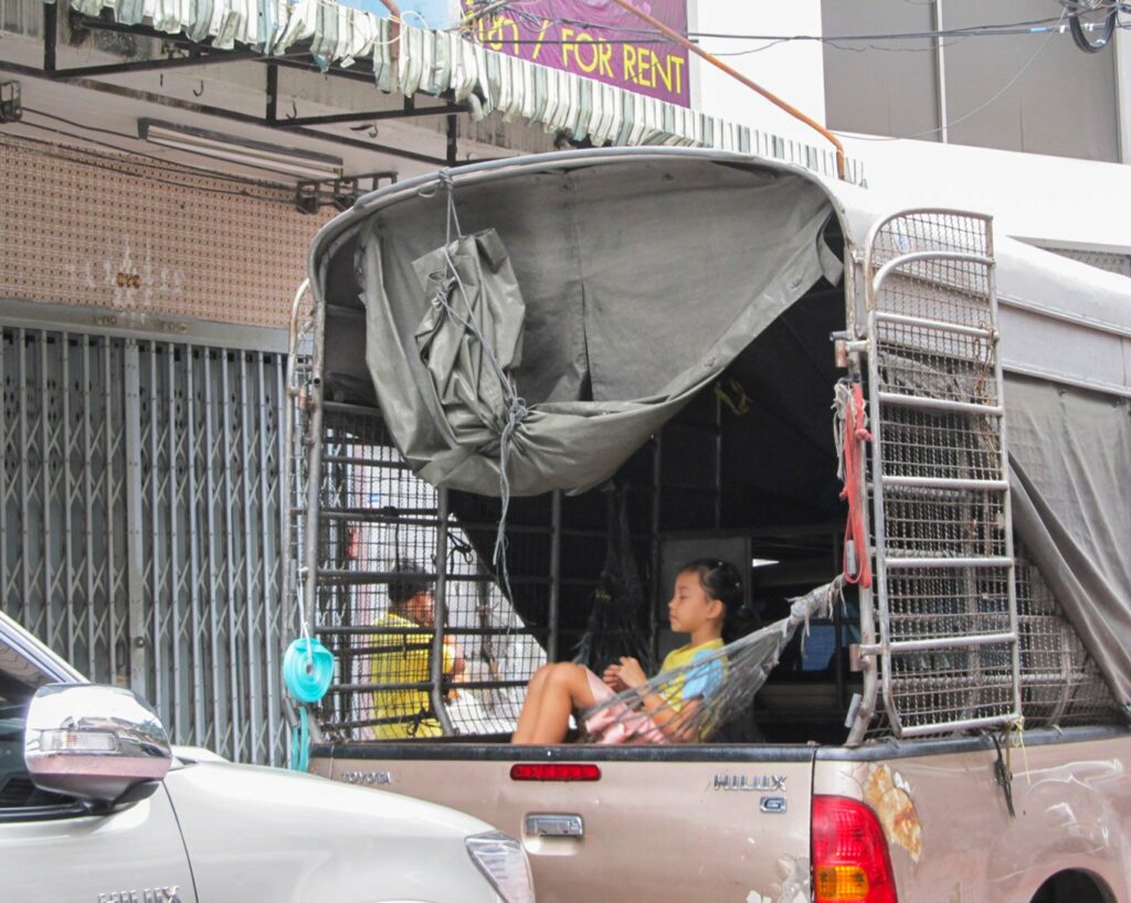 Bangkok: pourquoi ne pas installer un hamac dans son pick up?
