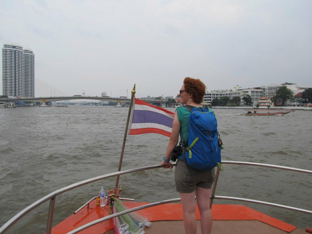 Bangkok: Miss V sur un bateau-bus