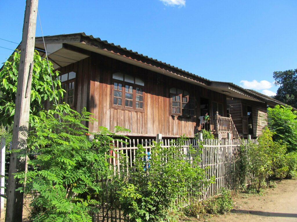 Mae Teng: maison du village