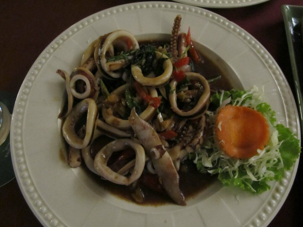 Chiang Rai: calamars au basilic et à l'ail