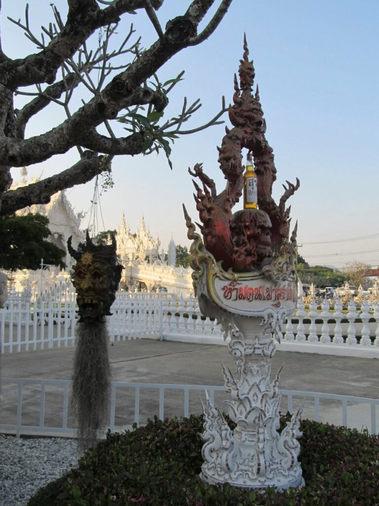 Chiang Rai: le Wat Rong Khun, le temple blanc.