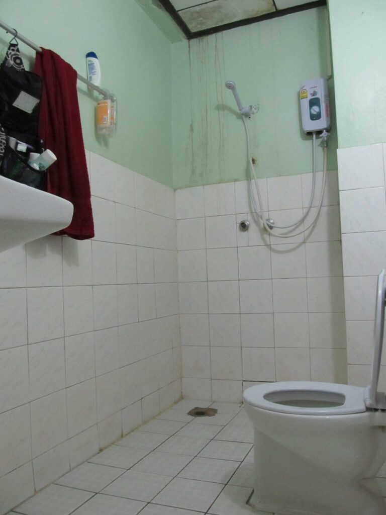 Chiang Rai: la salle de bain d'un routard